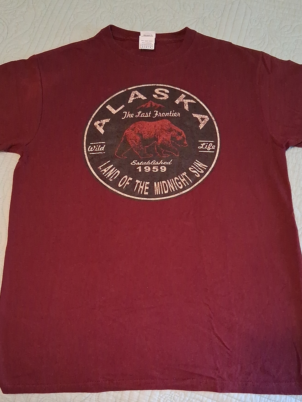 Delta Men's Short-Sleeve Alaska Graphic Tee - Maroon